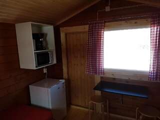 Курортные отели Näverniemi Holiday Center Ивало Небольшой коттедж с общей ванной комнатой-8